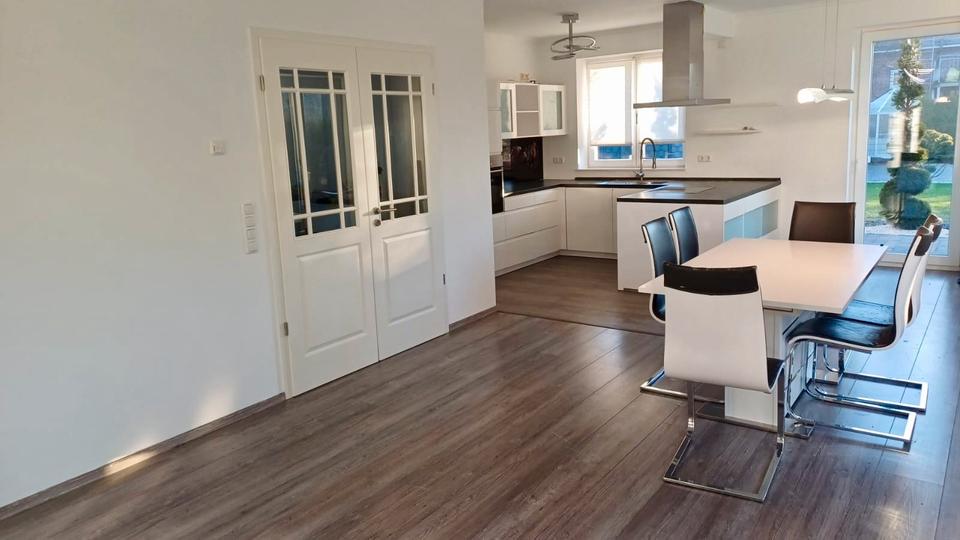 Villa Bad Bramstedt - 5 Zimmer, 140 m&sup2;, 1.900&euro; | Angebot:24356446