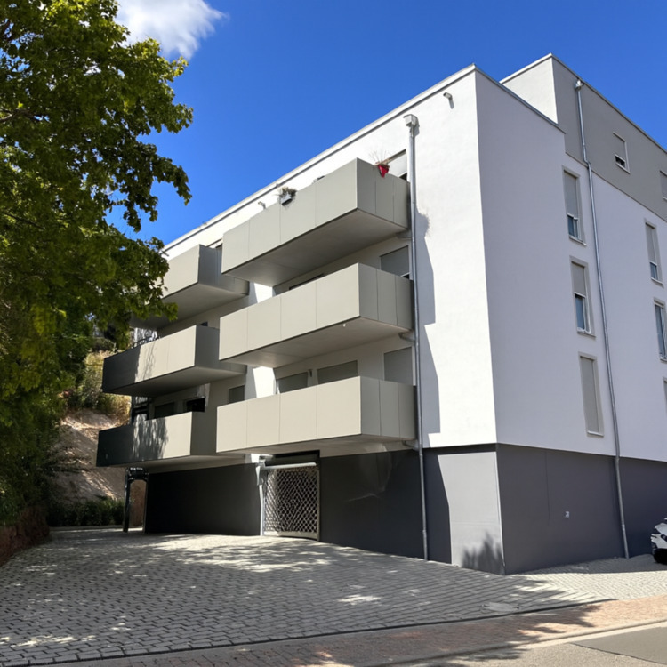 Moderne NeubauWohnung in Otterberg – Balkon, TG-Stellplatz