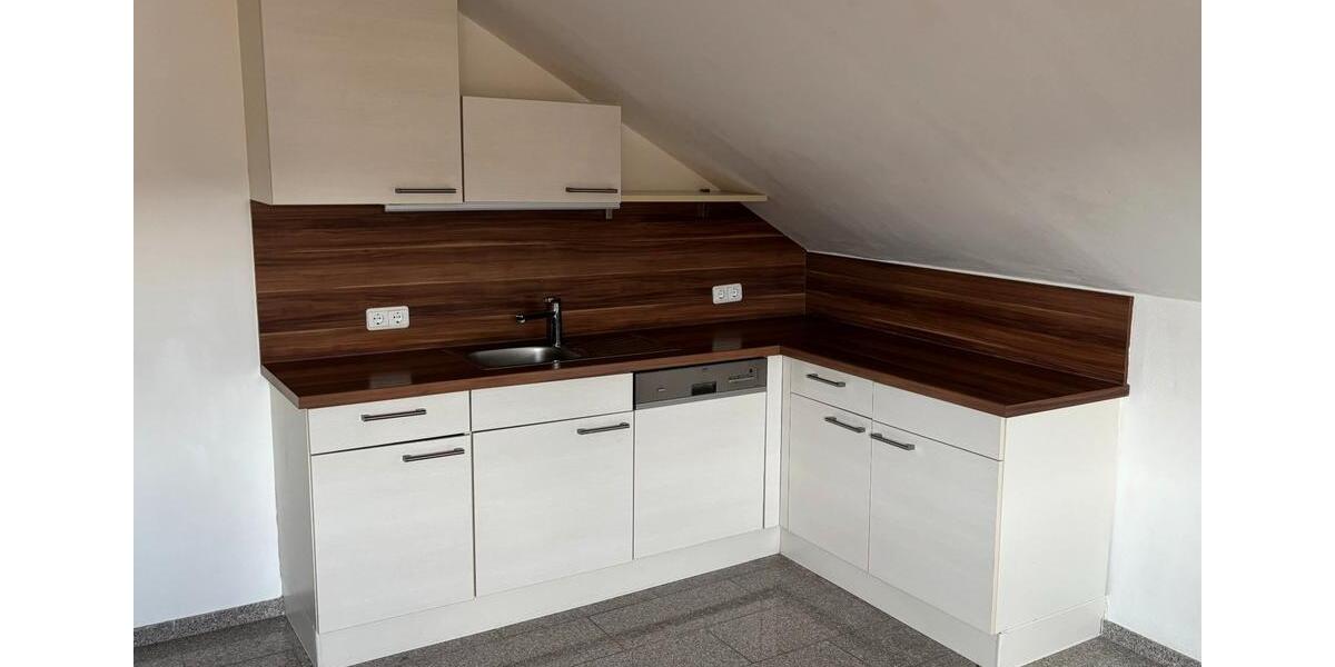 Dachgeschoßwohnung Kulmbach Blaich - 4 Zimmer, 165 m&sup2;, 1.400&euro; | Angebot:26245275