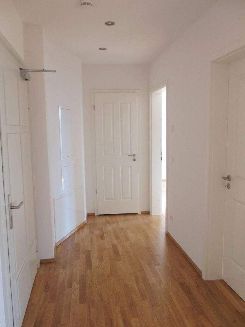 ZentrumOst - Tolle 2-Zi.-Whg., 2 Balkone, ParkettFuBoHeizg. und Lift! 2 zimmer