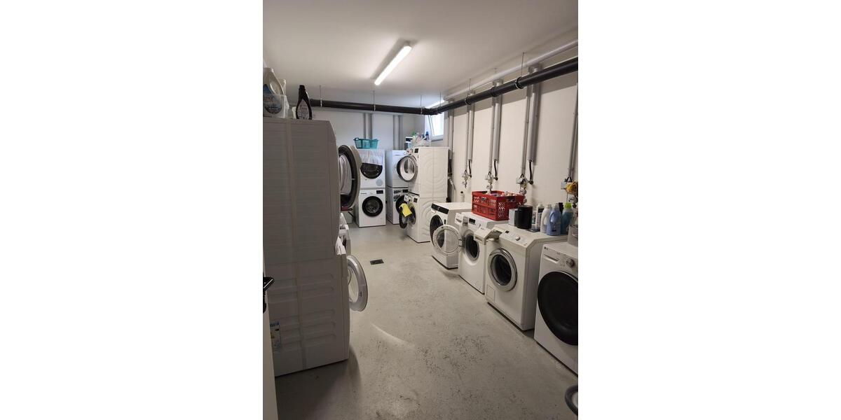 Neuwertige, zentrale 3 Zimmer-Whg mit Balkon, EBK und TG 3 zimmer