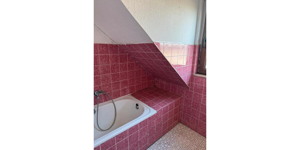 Dachgeschoßwohnung Gelsenkirchen Gelsenkirchen-Nord - 2 Zimmer, 77 m&sup2;, 450&euro; | Angebot:26005024