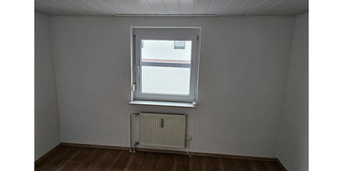 Erdgeschoßwohnung Dingolfing - 3 Zimmer, 97 m&sup2;, 950&euro; | Angebot:26682606