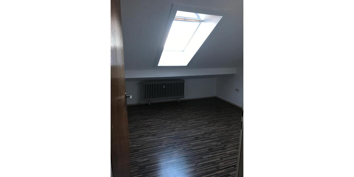 2-Zimmer Dachgeschoss Wohnung zu vermieten! 1 zimmer