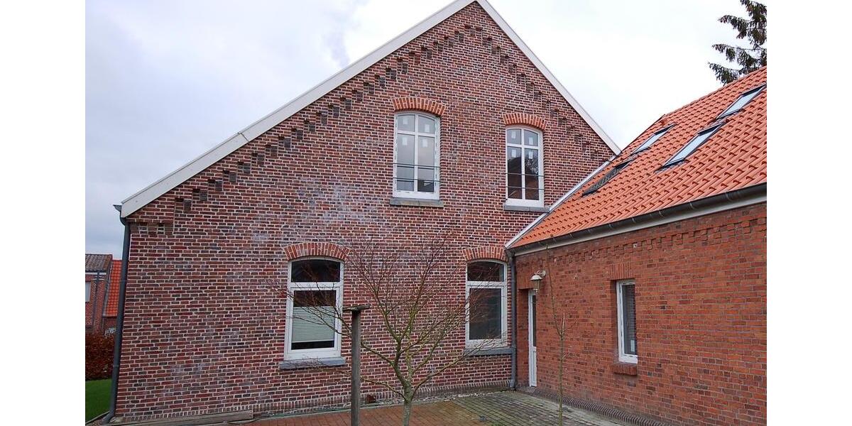 Dachgeschoßwohnung Leer (Ostfriesland) - 2 Zimmer, 60 m&sup2;, 600&euro; | Angebot:24805768