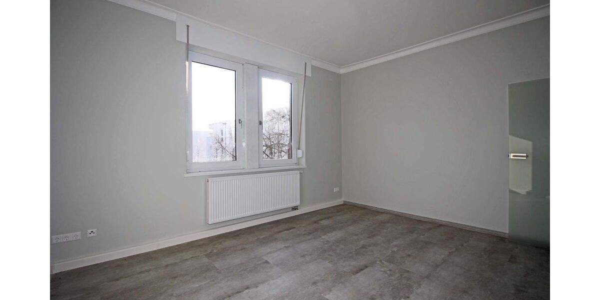 Komplett sanierte moderne Stadtwohnung im Altbauflair 3 zimmer