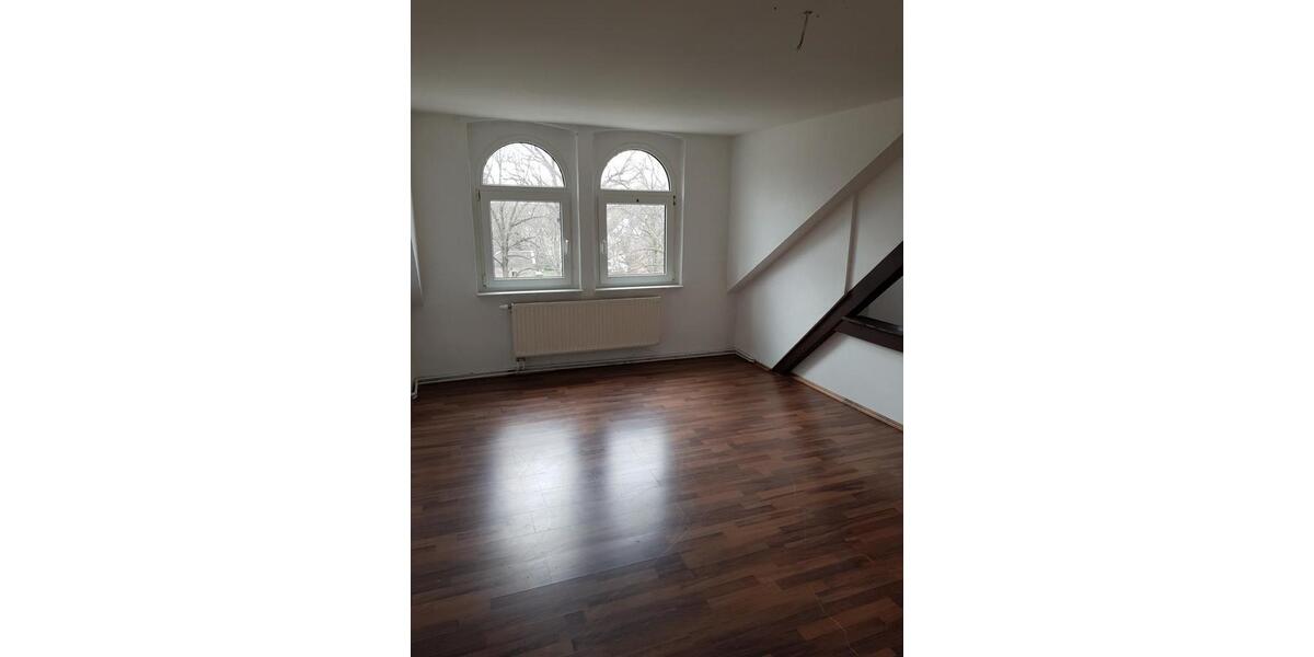 Dachgeschoßwohnung Glauchau - 4 Zimmer, 125 m&sup2;, 575&euro; | Angebot:25790173