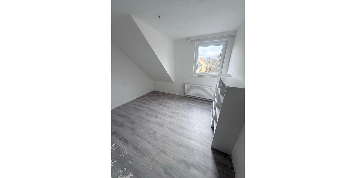 Dachgeschoßwohnung Loxstedt - 3 Zimmer, 85 m&sup2;, 600&euro; | Angebot:25519830