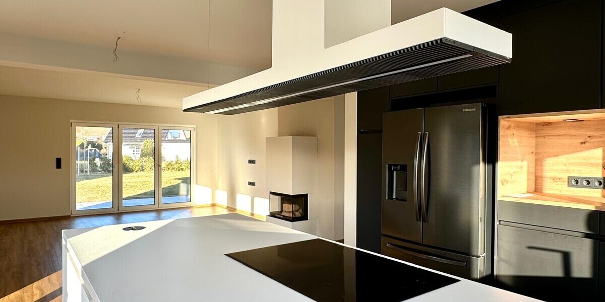 Jetzt Miete möglich! Winkelbungalow 5 km bis Neubrandenburg, Baujahr 2022, Doppelgarage, EBK,Carport - Einfamilienhaus Sponholz | Angebot:25929684