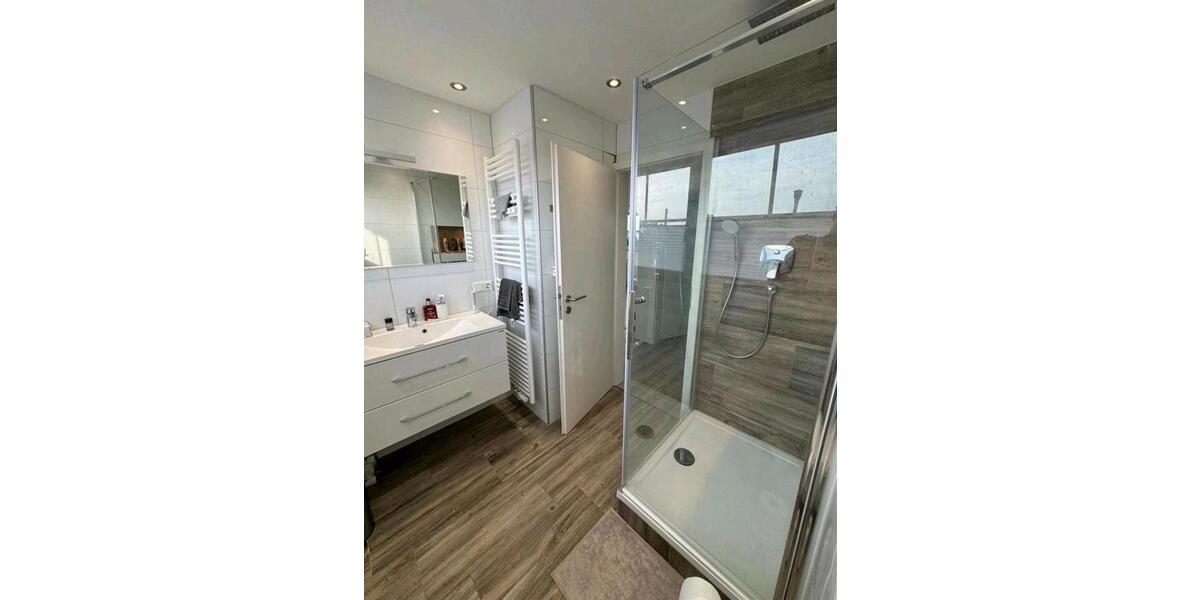 Moderne Lichtdurchflutete 2 Zimmer Dachgeschosswohnung !!! 2 zimmer