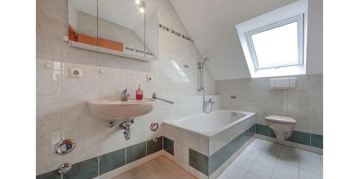Dachgeschoßwohnung Aalen Unterkochen - 3 Zimmer, 78 m&sup2;, 950&euro; | Angebot:26153657