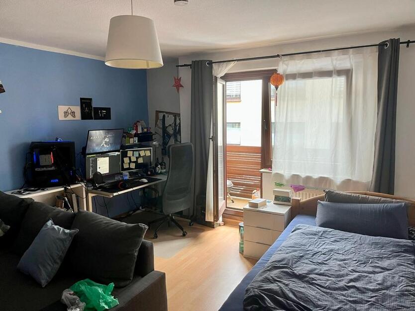 Helles möbliertes WG-Zimmer 22,3 qm mit Balkon