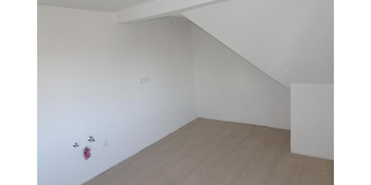 Dachgeschoßwohnung Langenselbold - 4 Zimmer, 80 m&sup2;, 700&euro; | Angebot:26045052