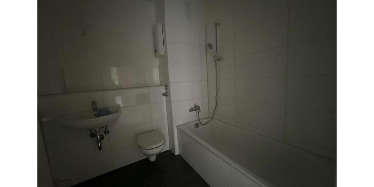 Erdgeschoßwohnung Duisburg Duisburg-Mitte - 3 Zimmer, 77 m&sup2;, 719&euro; | Angebot:24680468