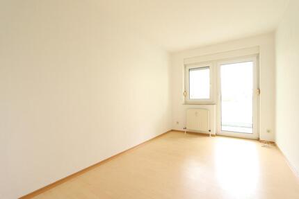 Gelegenheit: Großzügige und gepflegte 3-Zimmer-EG-Whg mit Terrasse zimmer