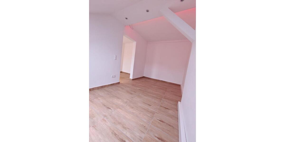 Dachgeschoßwohnung Crimmitschau - 3.5 Zimmer, 65 m&sup2;, 440&euro; | Angebot:25267386