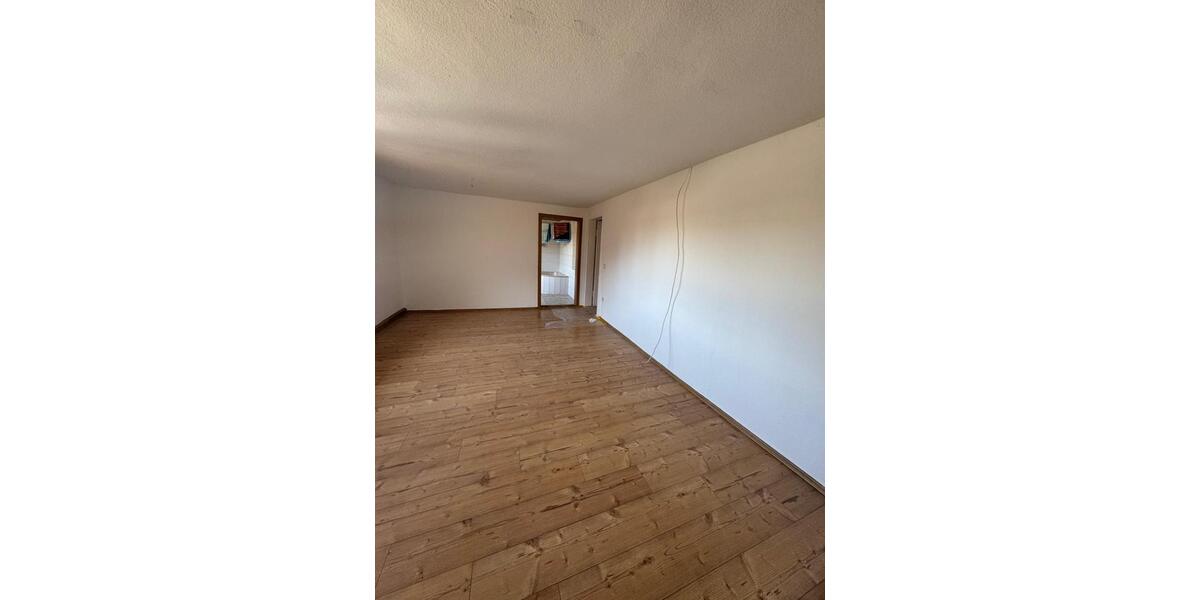 Dachgeschoßwohnung Teuchern - 5 Zimmer, 100 m&sup2;, 850&euro; | Angebot:26532602