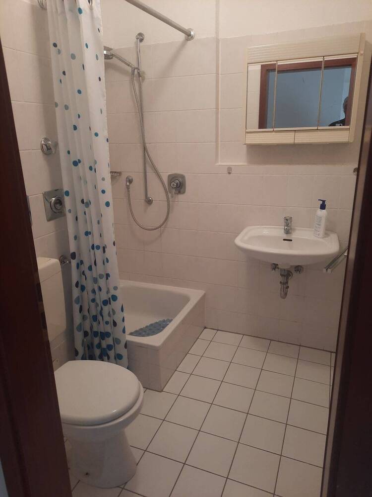 1 Zimmer-Appartement mit Balkon, Nähe Universität und Kliniken