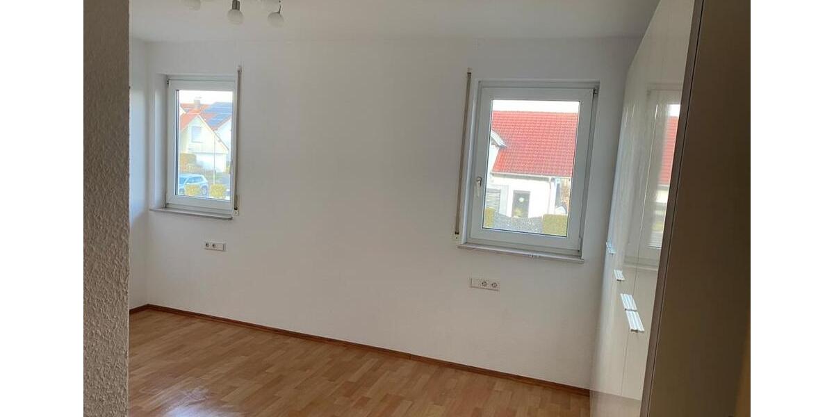 Hochparterre Brackenheim - 3.5 Zimmer, 75 m&sup2;, 1.050&euro; | Angebot:26235925