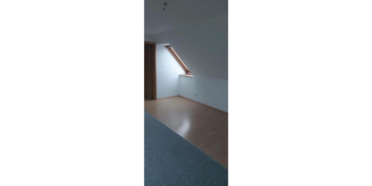 Dachgeschoßwohnung Lichtenstein (Sachsen) - 3 Zimmer, 58 m&sup2;, 320&euro; | Angebot:24466911
