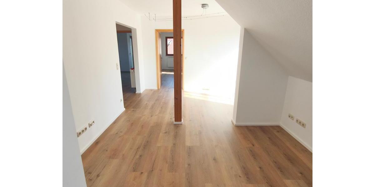 3 Zi. Wohnung im DG (1.OG) mit Balkon und Carport - Etagenwohnung Pommersfelden | Angebot:27230171