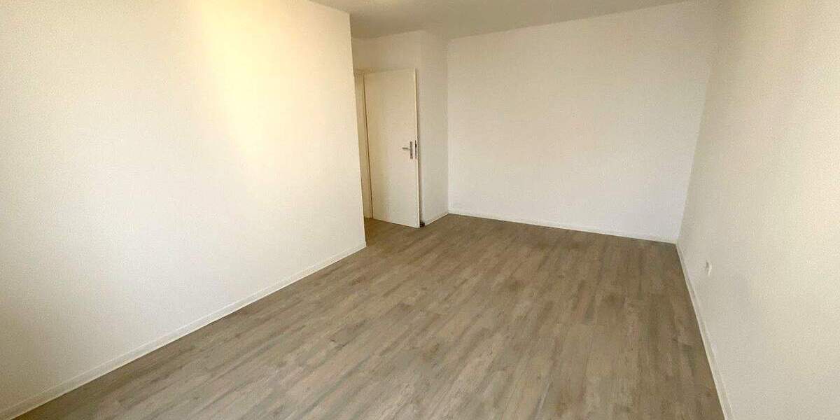 Zimmer Nürnberg Langwasser - 3 Zimmer, 80 m&sup2;, 899&euro; | Angebot:25780095