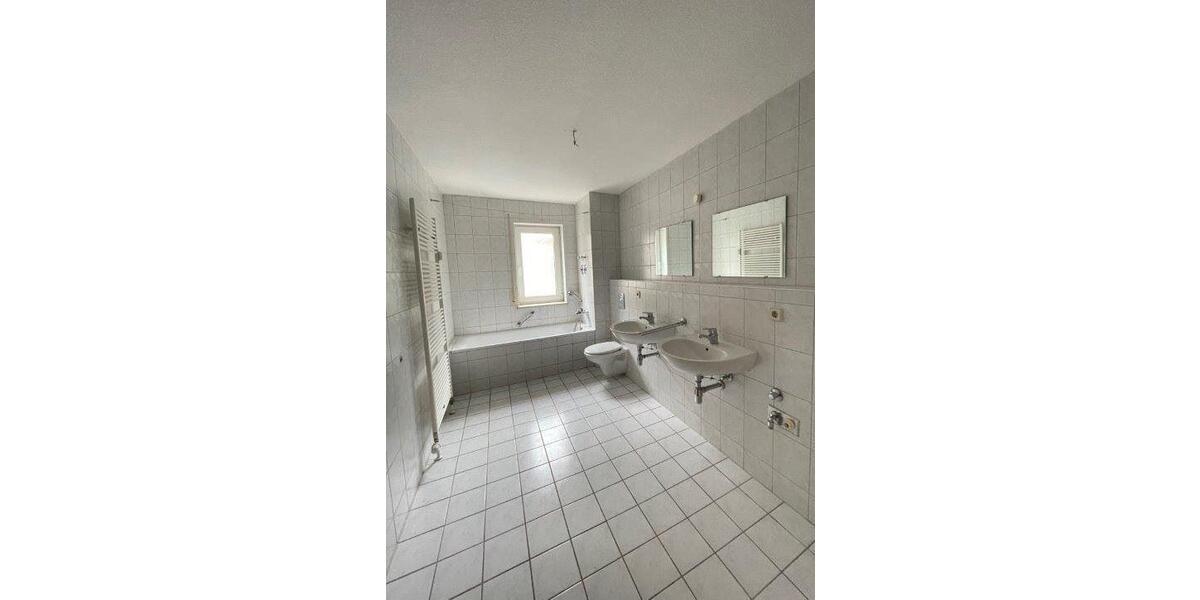 Erdgeschoßwohnung Plauen - 2 Zimmer, 63 m&sup2;, 295&euro; | Angebot:12319763