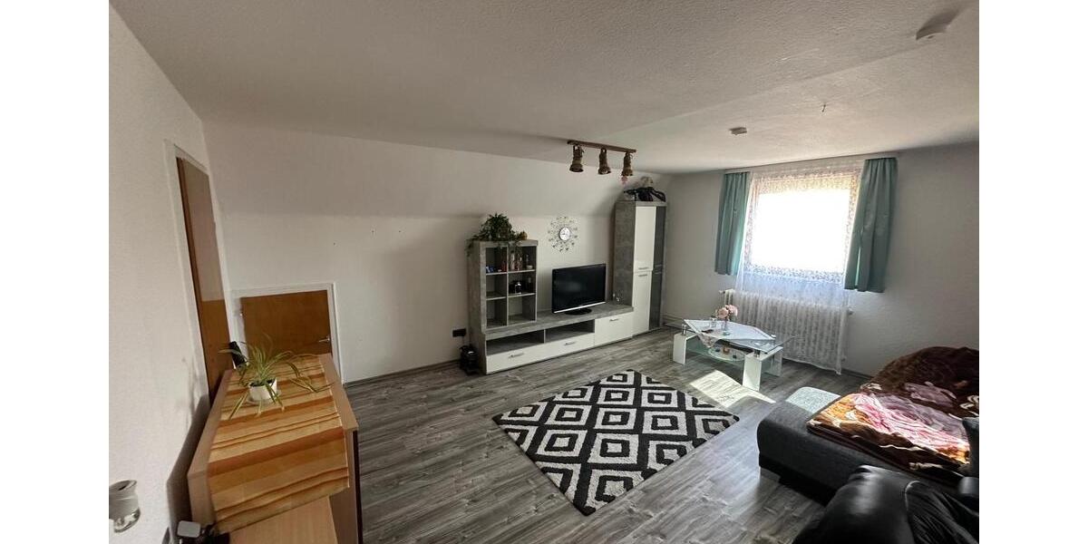 Dachgeschoßwohnung Rheinhausen - 3 Zimmer, 75 m&sup2;, 1.200&euro; | Angebot:25933811