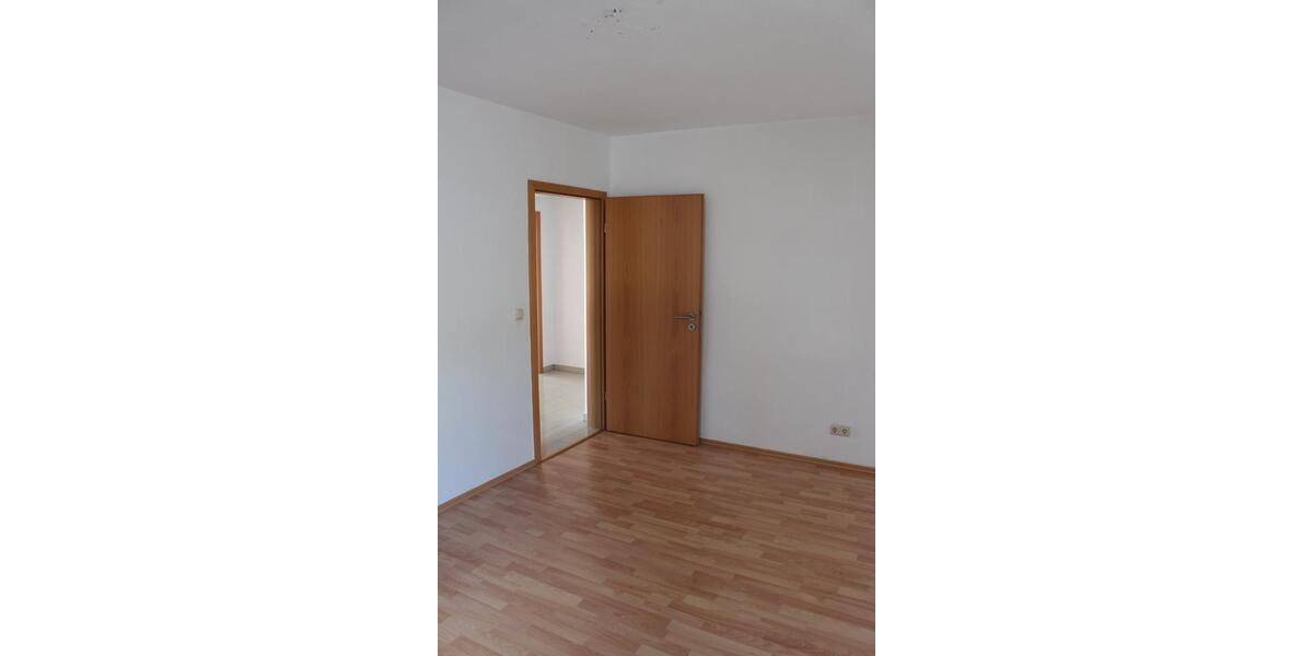 Erdgeschoßwohnung Weischlitz - 3 Zimmer, 65 m&sup2;, 357&euro; | Angebot:26284003