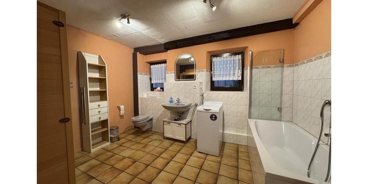 Wohnen, wo Geschichte lebt – Stilvolle Erdgeschosswohnung mit Wellness-Komfort in der Altstadt 2 zimmer