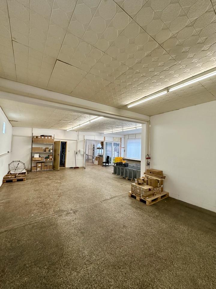 Große Lagerhalle zu vermieten (240 m2 in 97892)