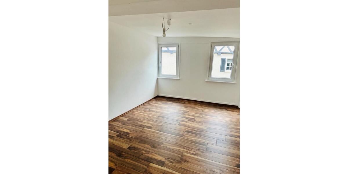 Etagenwohnung Reutlingen Reutlingen (Kernstadt) - 6 Zimmer, 130 m&sup2;, 1.300&euro; | Angebot:26589595