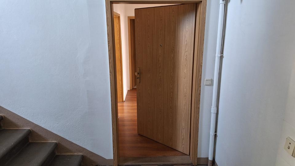 2-Raum Wohnung, provisionsfrei, 1.OG, renoviert 2 zimmer