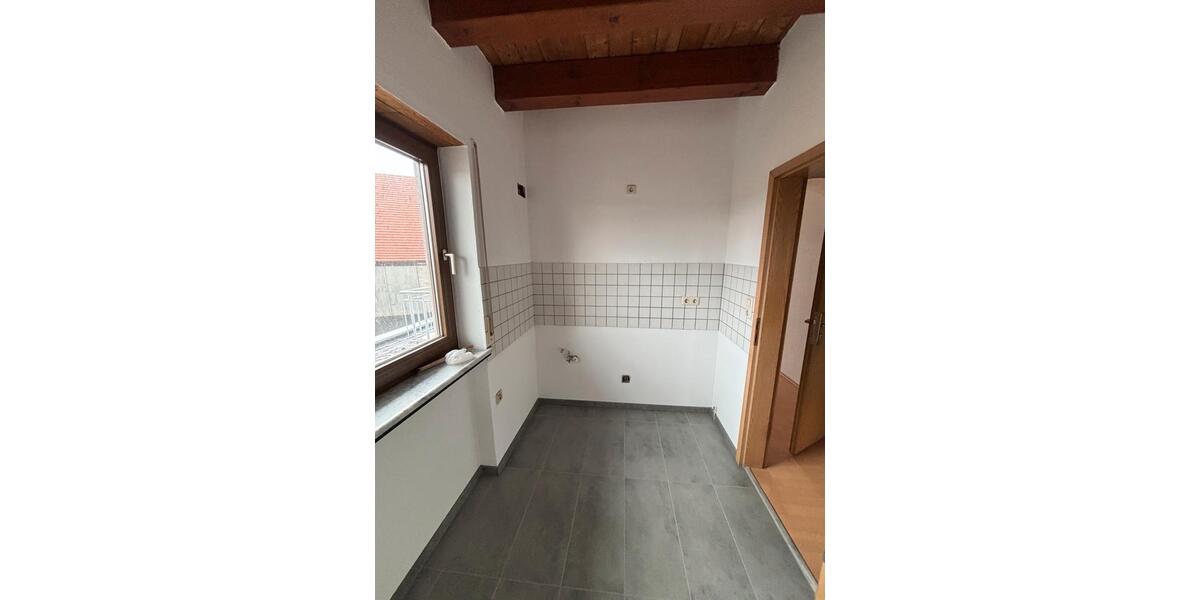 Etagenwohnung Kleinrinderfeld - 4 Zimmer, 85 m&sup2;, 750&euro; | Angebot:25980102