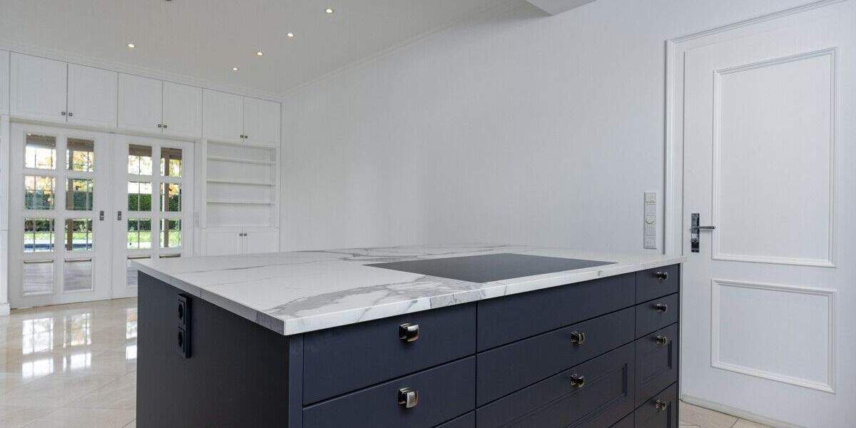 Exklusives Wohnen in Top-Lage von Alt-Meererbusch - Noble Villenhälfte mit hochwertiger Ausstattung 7 zimmer