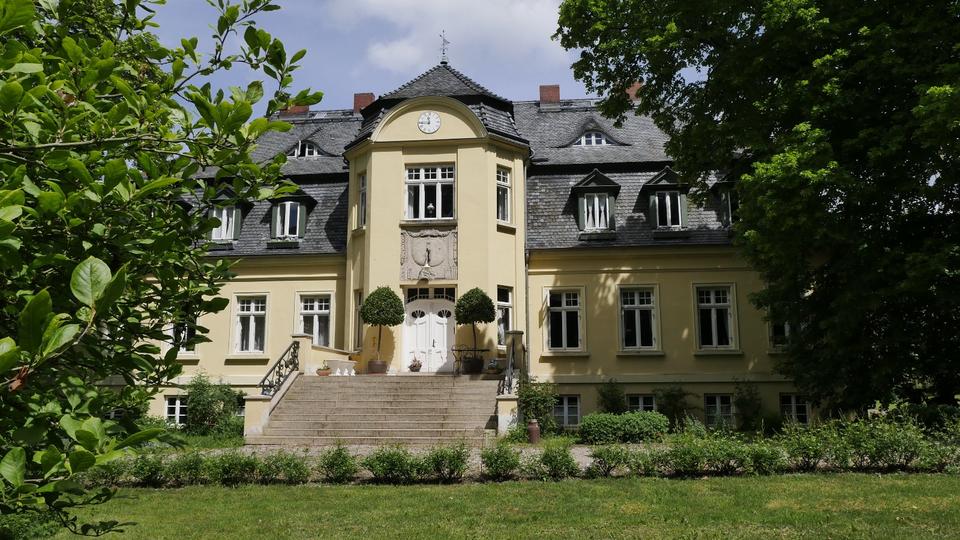 Wohnen auf Zeit Jördenstorf - 2 Zimmer, 300 m&sup2;, 100&euro; | Angebot:26349897