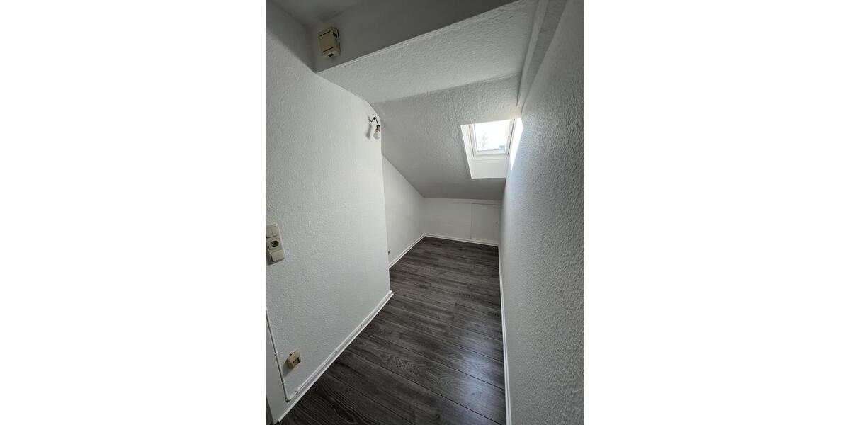 Dachgeschoßwohnung Wuppertal Elberfeld - 1 Zimmer, 28 m&sup2;, 260&euro; | Angebot:25149658