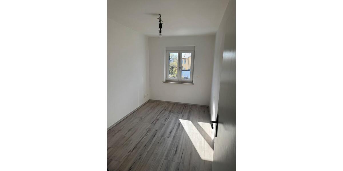 Reihenhaus Augsburg Hochzoll - 4 Zimmer, 100 m&sup2;, 1.800&euro; | Angebot:26072125