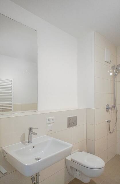 Barrierefreies Wohnen: Lichtdurchfluteter 3-Zimmer Erstbezug