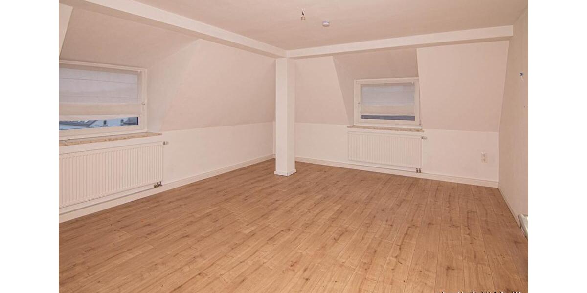 Dachgeschoßwohnung Oberkotzau - 5 Zimmer, 137 m&sup2;, 1.028&euro; | Angebot:23807306