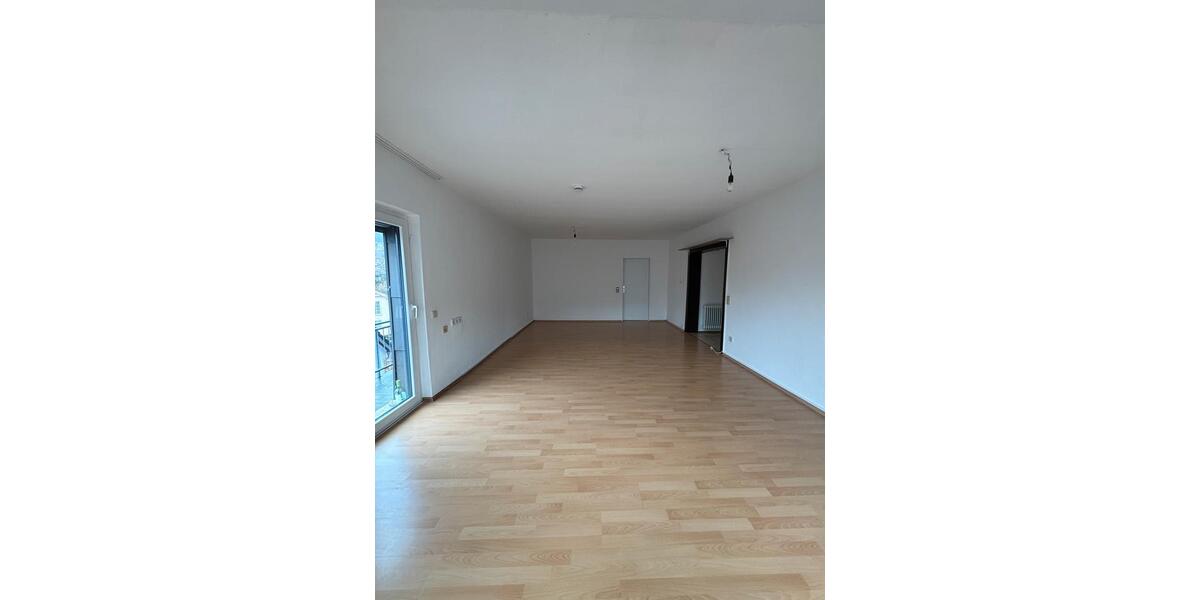 Dachgeschoßwohnung Kaiserslautern Betzenberg - 4 Zimmer, 110 m&sup2;, 950&euro; | Angebot:24841764