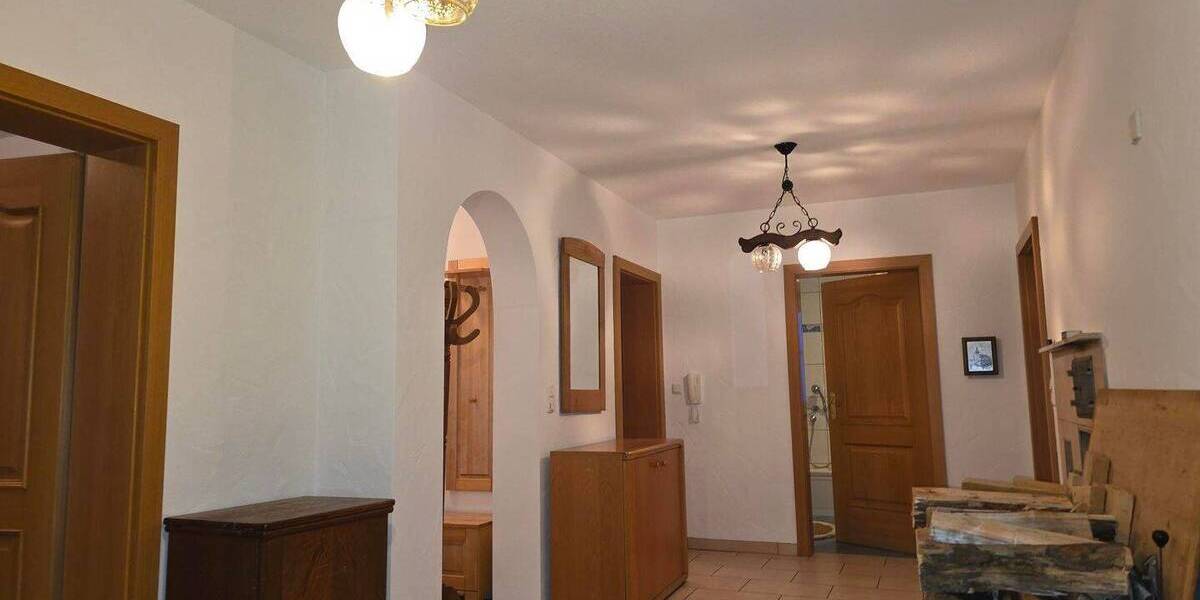 Etagenwohnung Pommersfelden Stolzenroth - 5 Zimmer, 181 m&sup2;, 1.300&euro; | Angebot:26616561