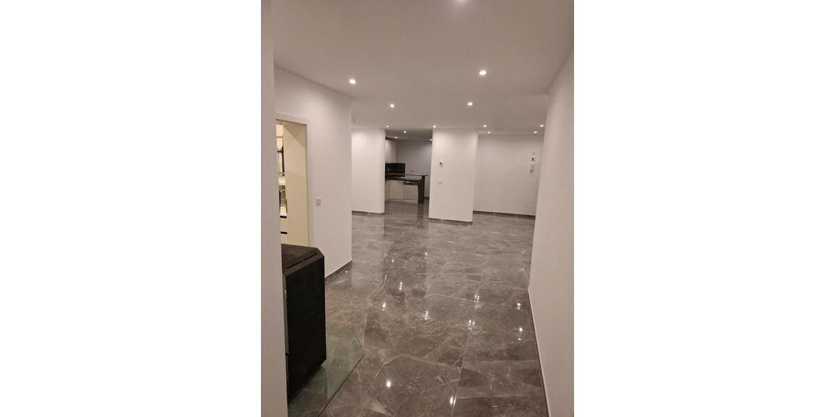 Erdgeschoßwohnung Büdingen - 4 Zimmer, 160 m&sup2;, 1.350&euro; | Angebot:25323832