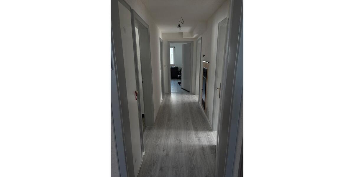 Dachgeschoßwohnung Stuttgart Luginsland - 3 Zimmer, 68 m&sup2;, 900&euro; | Angebot:25976190