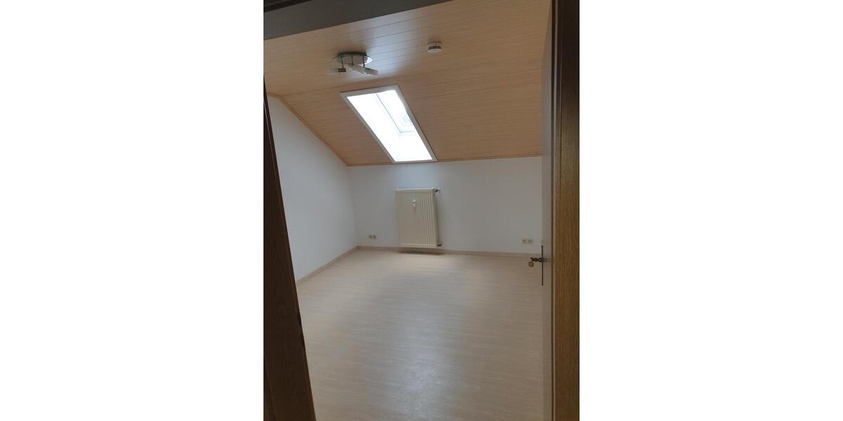 Dachgeschoßwohnung Waldmünchen - 3 Zimmer, 74 m&sup2;, 430&euro; | Angebot:26610718