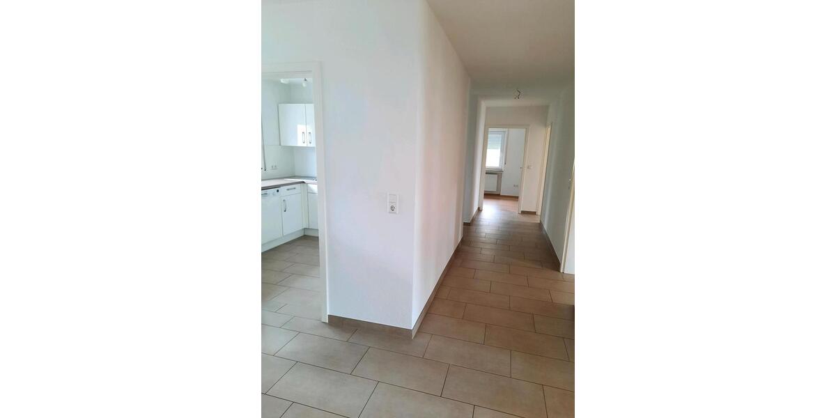Erdgeschoßwohnung Ellwangen (Jagst) - 4 Zimmer, 96 m&sup2;, 1.000&euro; | Angebot:25892356