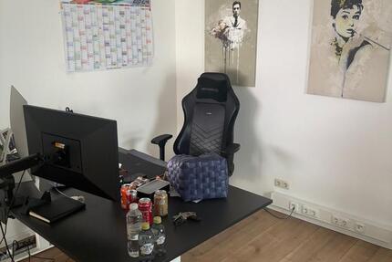 Großzügiges 79 m² Büro – modernes Großraumbüro mit Extra-Büro zimmer