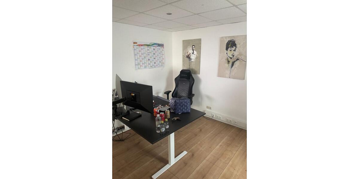 Großzügiges 79 m² Büro – modernes Großraumbüro mit Extra-Büro zimmer