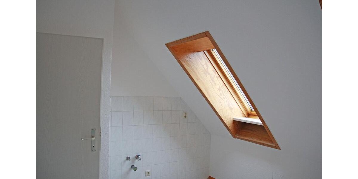 Dachgeschoßwohnung Zeitz - 2 Zimmer, 63 m&sup2;, 275&euro; | Angebot:24650232