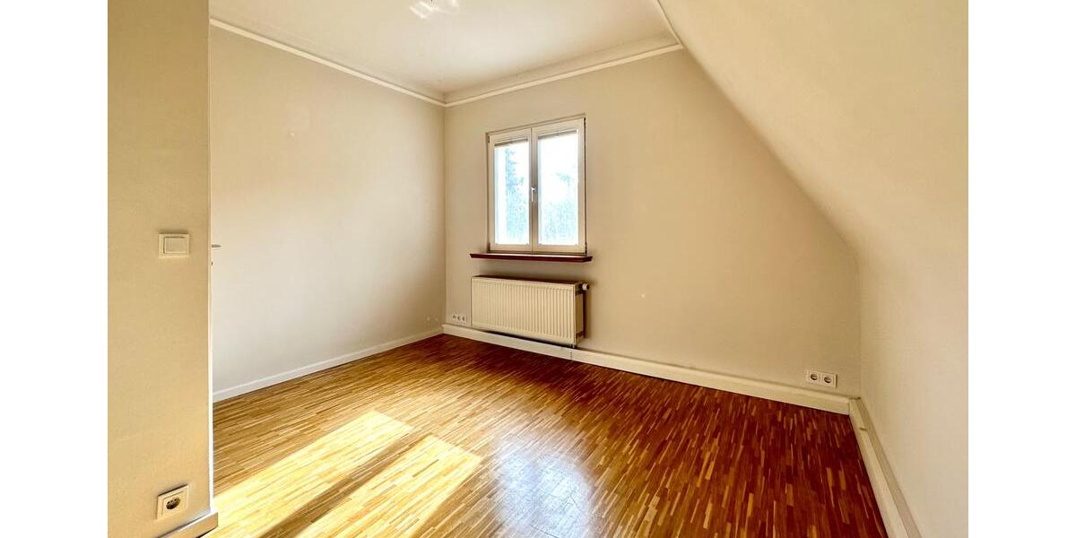 4-Zimmer-Wohnung mit Balkon, Kamin und Einbauküche im Südviertel 4 zimmer